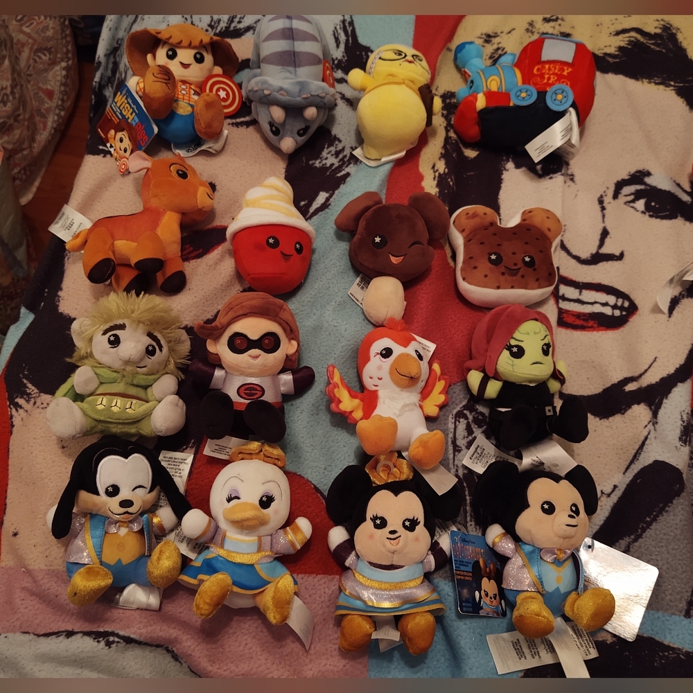 Disney Wishables Pls msg me & LMK what you're interested in